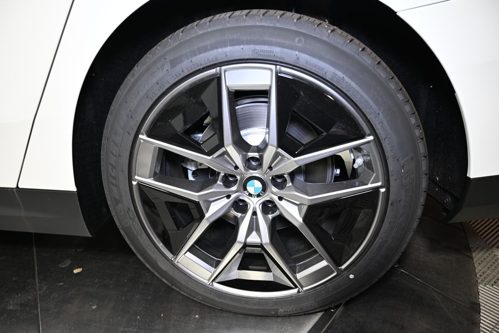 Thumbnail: 2026 BMW 5 Series - 12