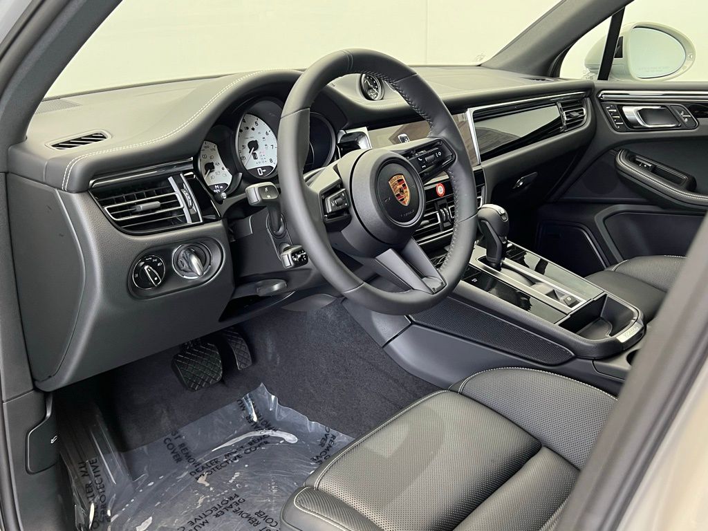 Thumbnail: 2025 Porsche Macan - 4