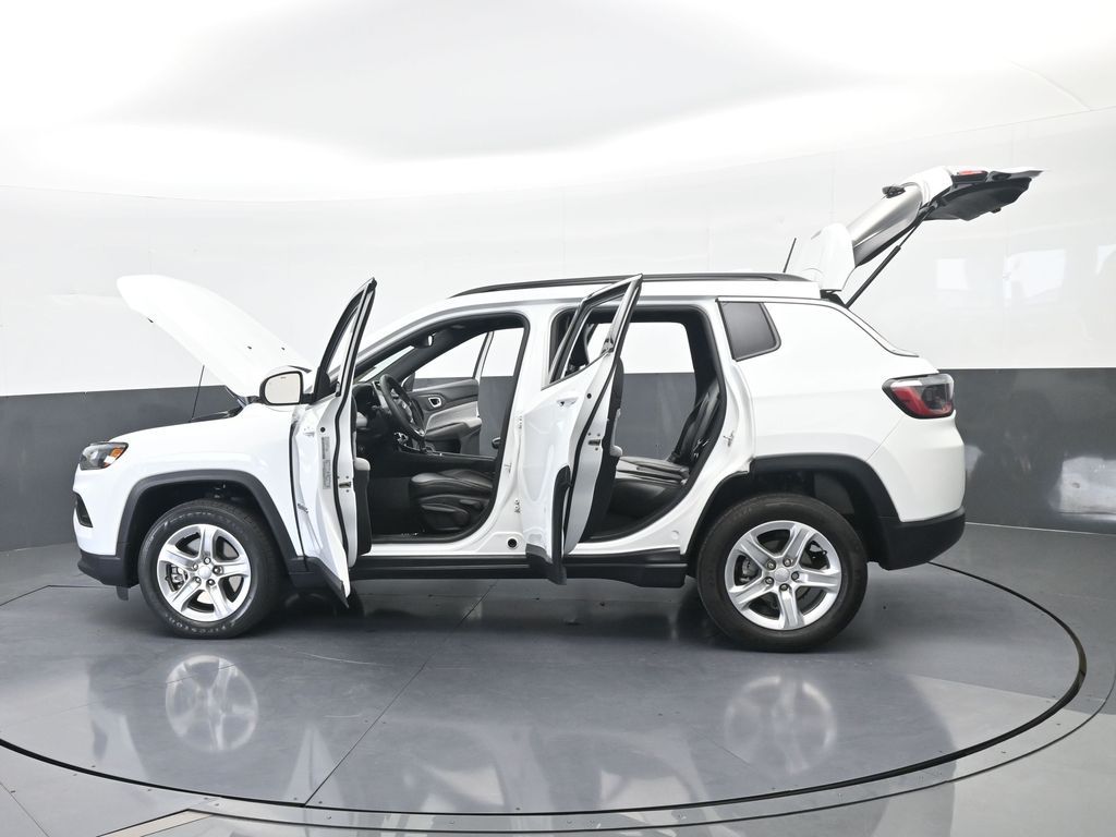 Used 2023 Bright White Clearcoat Jeep Latitude image 37