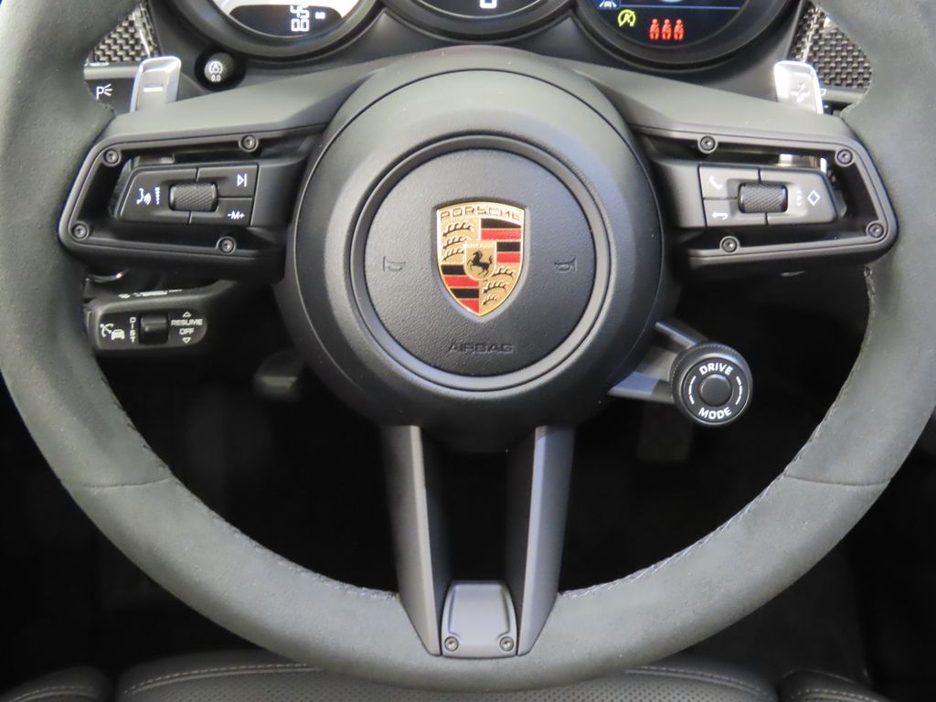 Thumbnail: 2026 Porsche Macan - 20