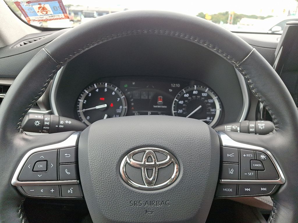 Thumbnail: 2020 Toyota Highlander - 21