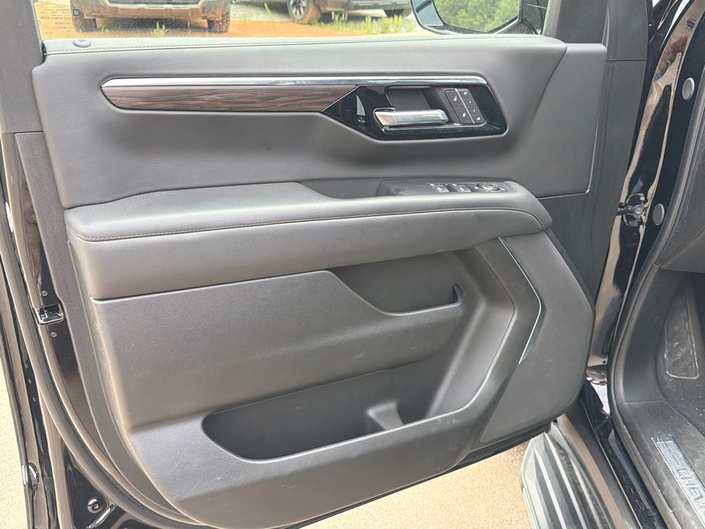 Used 2025 Black Chevrolet LT image 10