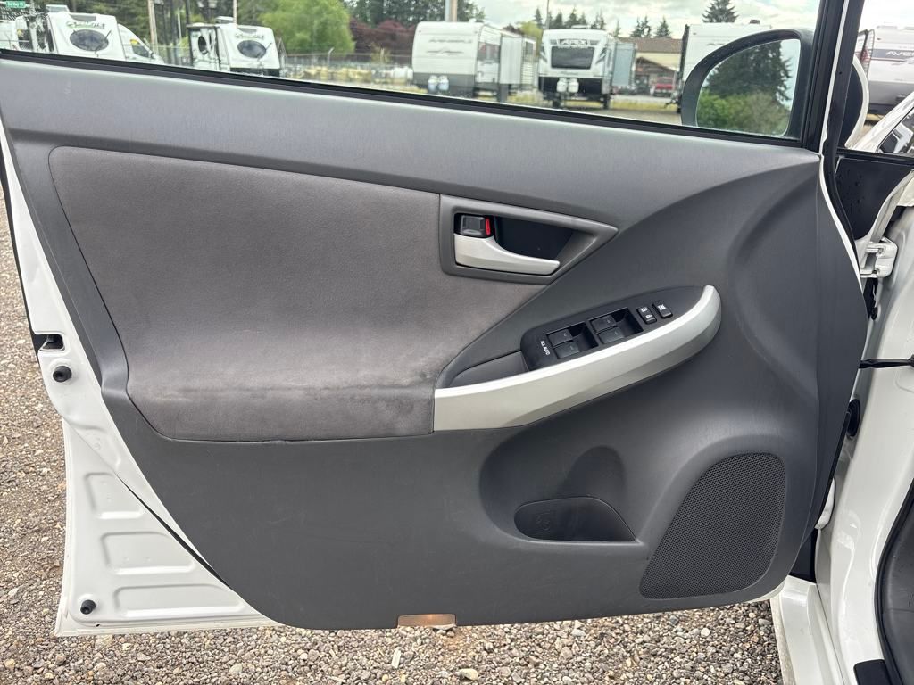 2010 Super White Toyota Prius II FWD Hatchback