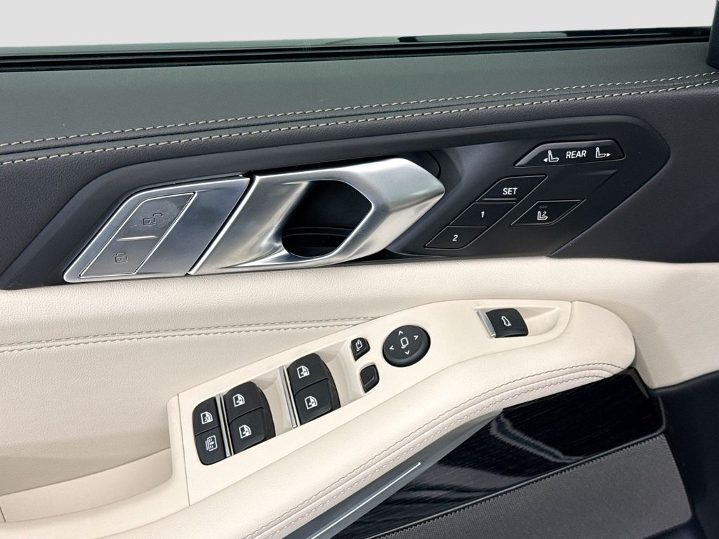 Thumbnail: 2027 BMW X7 - 22