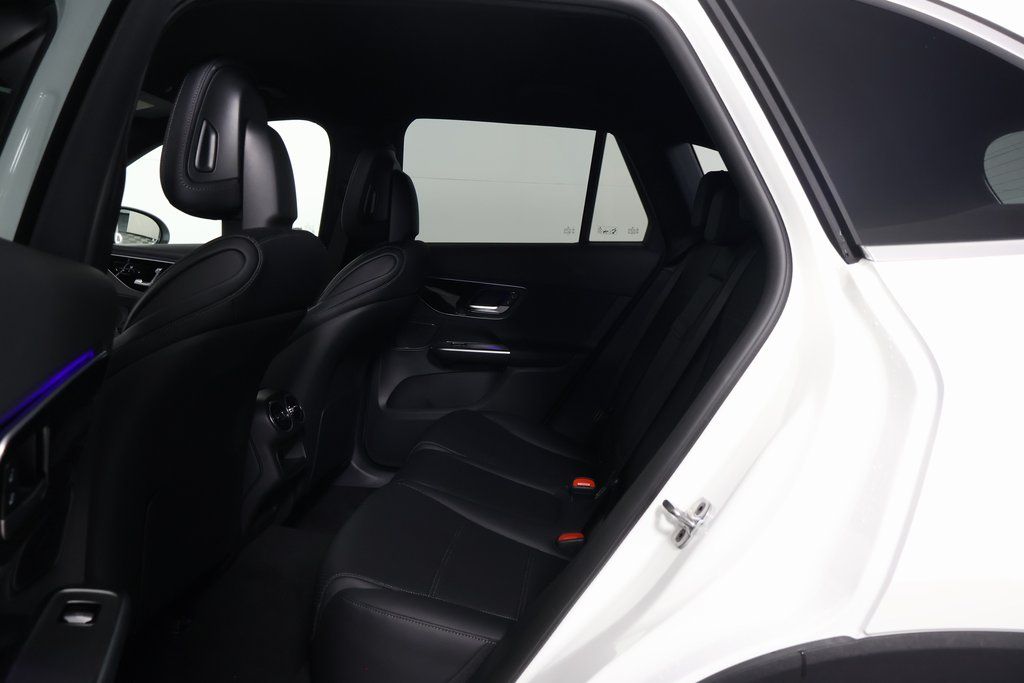 2025 Mercedes-Benz GLC 300 6