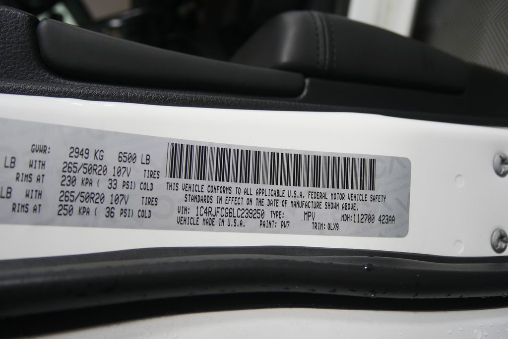 Thumbnail: 2020 Jeep Grand Cherokee - 17