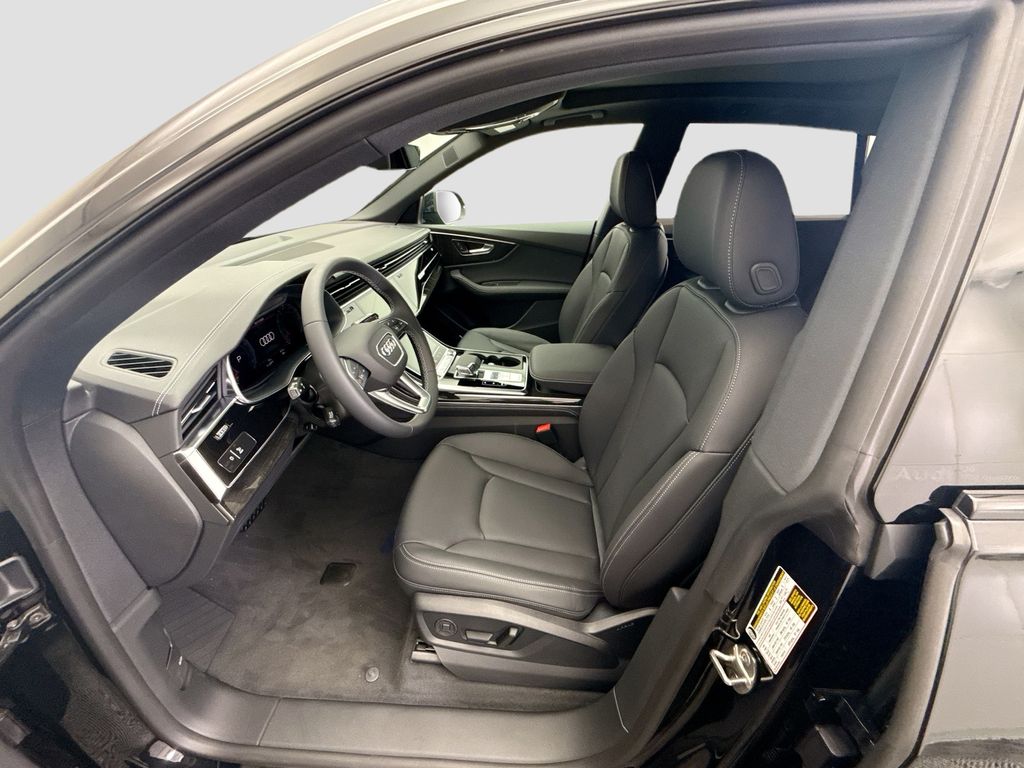 Thumbnail: 2026 Audi Q8 - 18