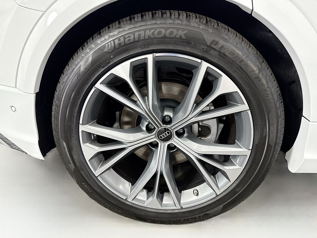 Thumbnail: 2026 Audi Q8 - 32