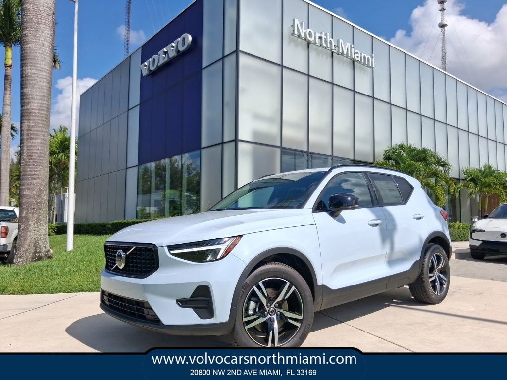 2026 Volvo XC40 B4 Core