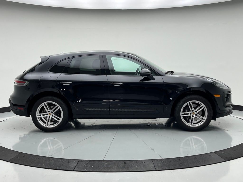 Thumbnail: 2024 Porsche Macan - 10