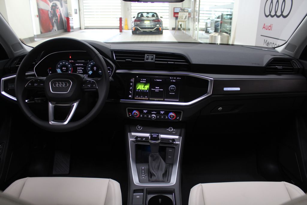 2025 Audi Q3  11