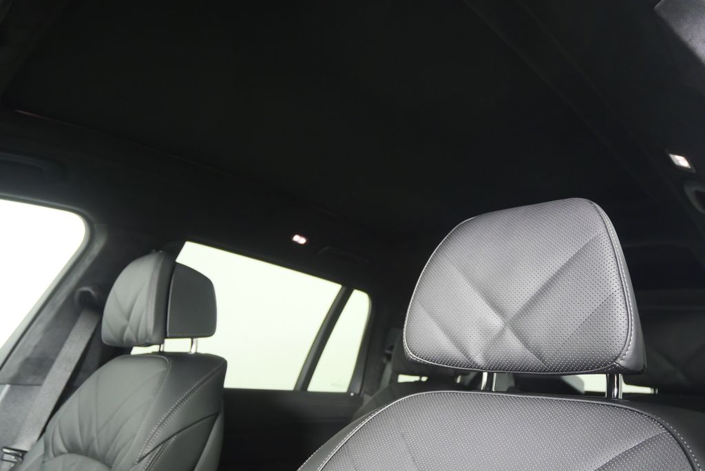 Thumbnail: 2026 BMW X7 - 11