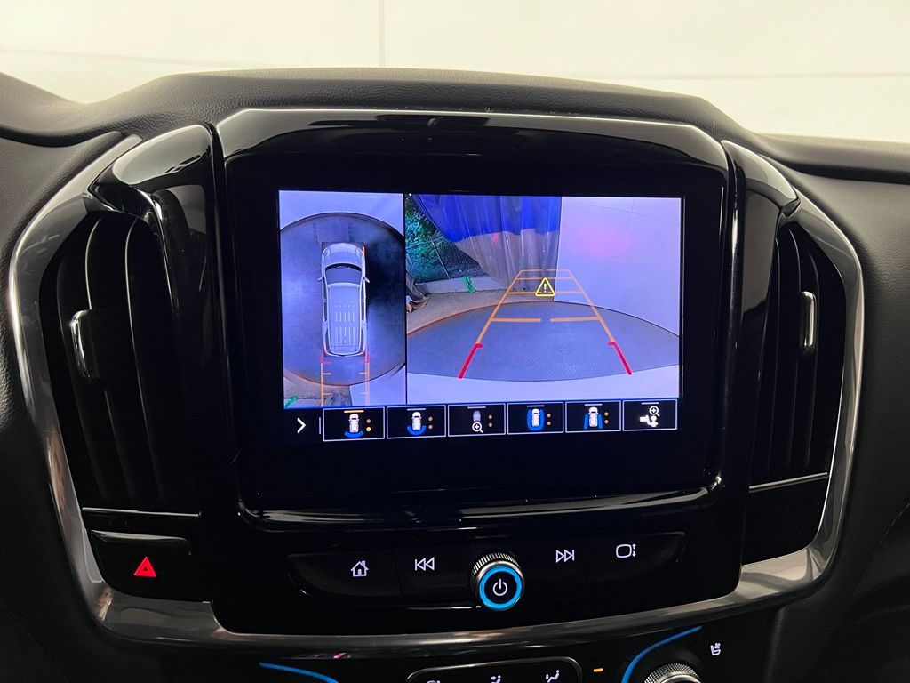 Used 2020 White Chevrolet Premier image 32