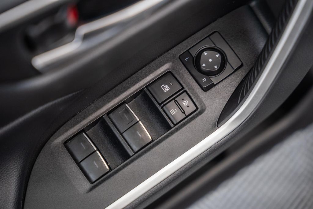 ToyotaRAV4 Hybrid41