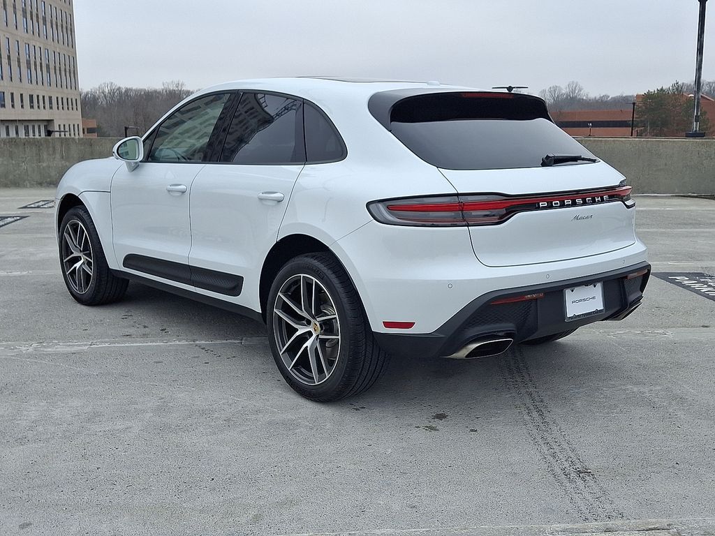 Thumbnail: 2026 Porsche Macan - 10