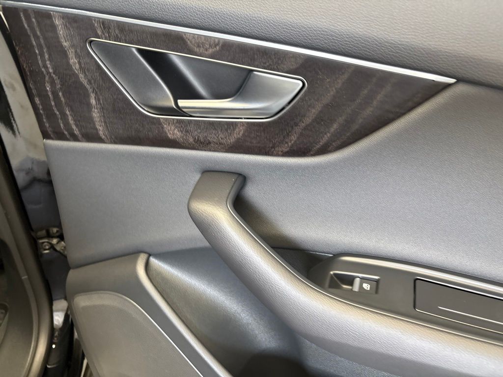 Thumbnail: 2023 Audi Q8 - 29