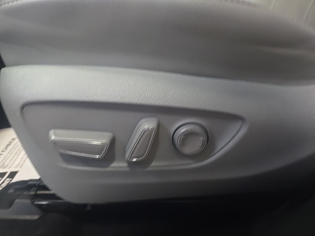 Used 2023 Toyota Highlander SUV