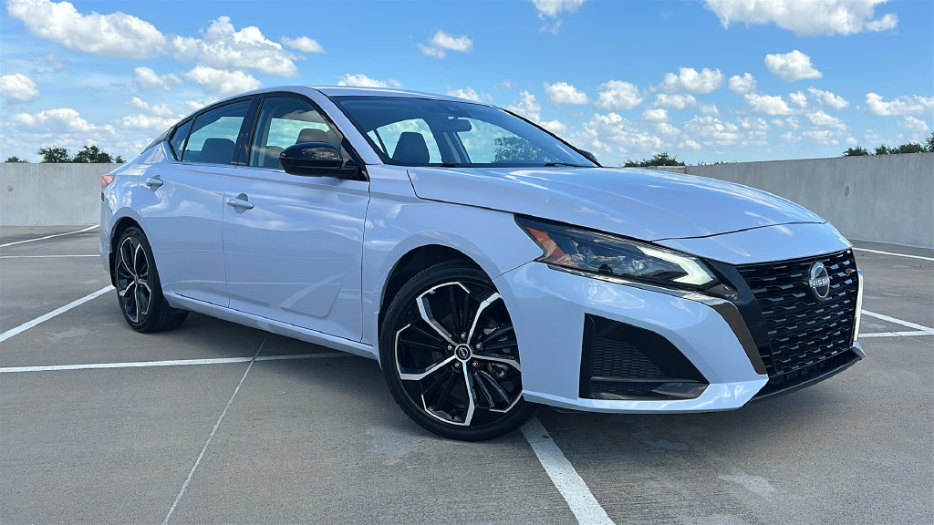 2025 Nissan Altima 2.5 SR Gray at Central Houston Nissan
