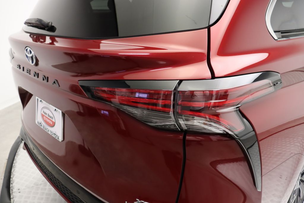 2022 Toyota Sienna XSE 9