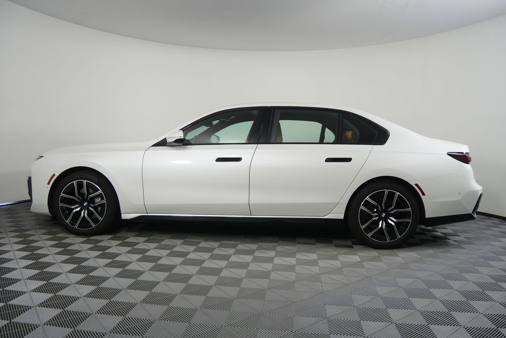 Thumbnail: 2024 BMW 7 Series - 6