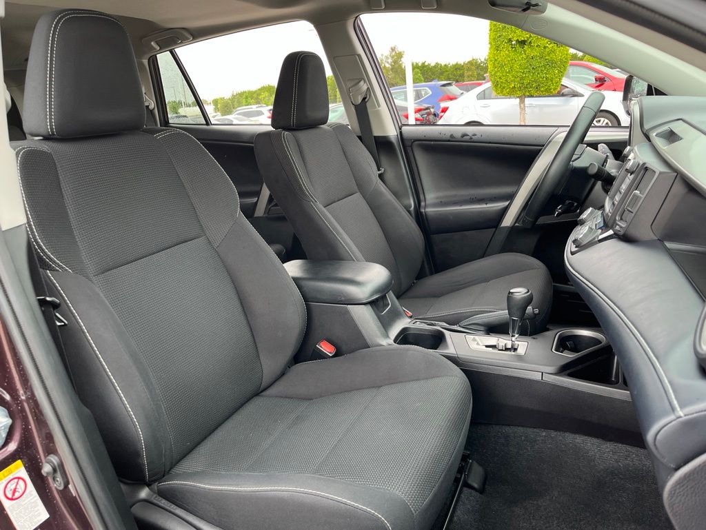 Thumbnail: 2018 Toyota RAV4 - 17