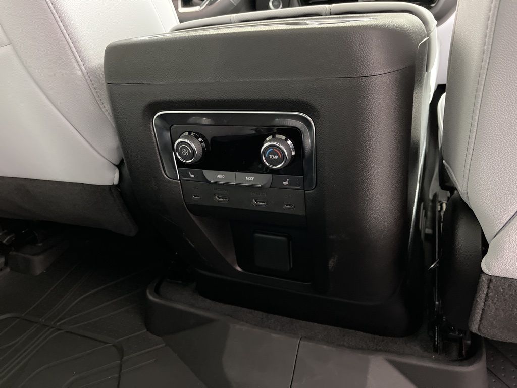 2025 Chevrolet Suburban Premier 12