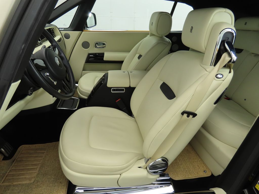 Thumbnail: 2012 Rolls-Royce Phantom - 27