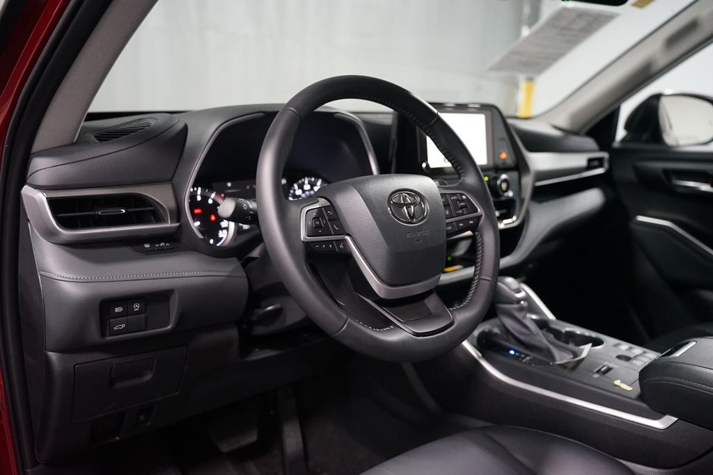 Thumbnail: 2025 Toyota Highlander - 6