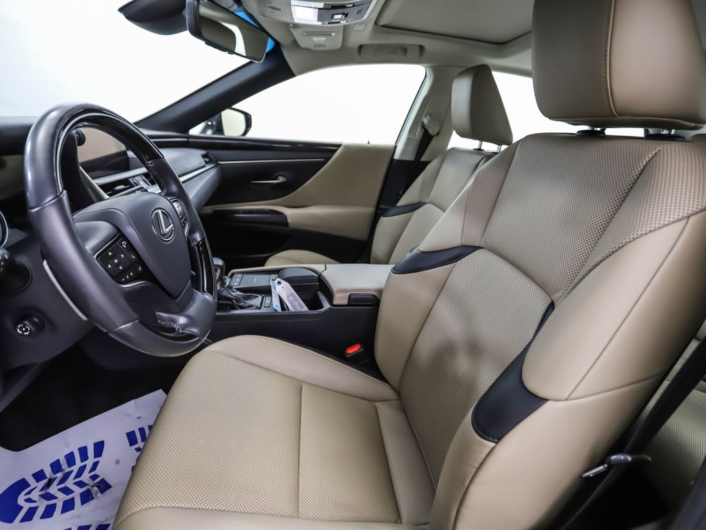 Thumbnail: 2019 Lexus ES - 11