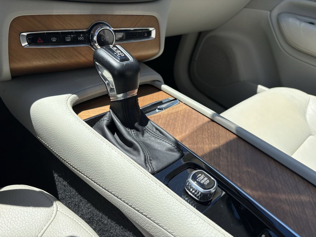 Used 2022 Denim Blue Metallic Volvo T6 Momentum image 21