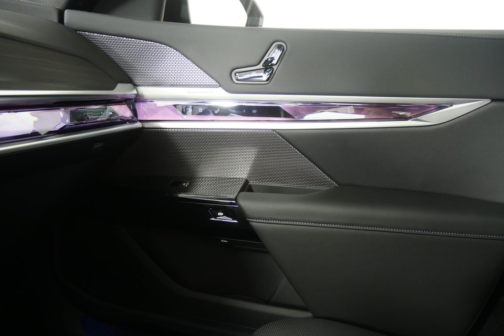 Thumbnail: 2026 BMW 7 Series - 28