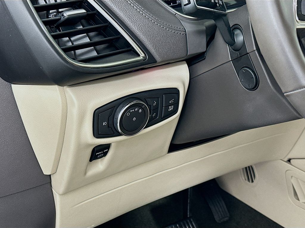 Thumbnail: 2019 Lincoln Nautilus - 10