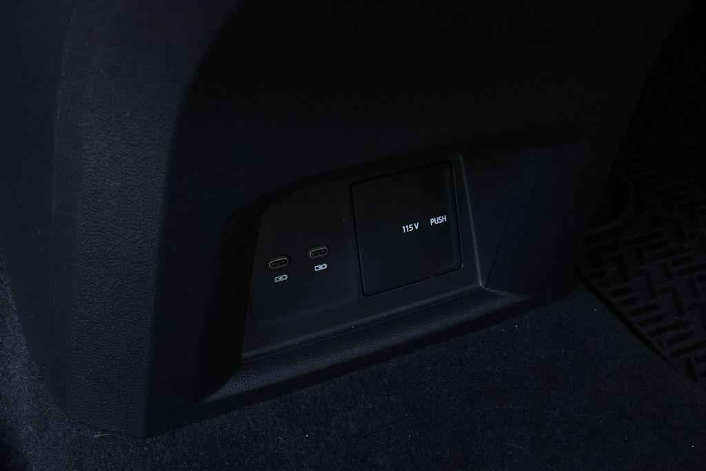 Thumbnail: 2021 Volkswagen Atlas - 32