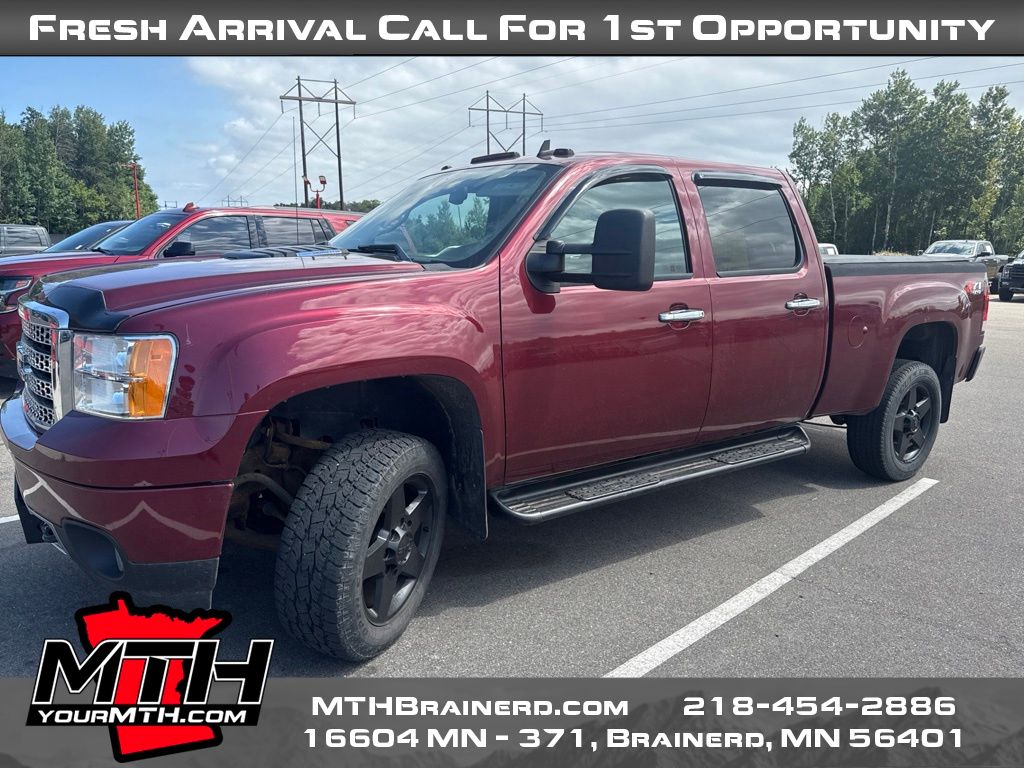 Sonoma Red Metallic 2014 GMC Sierra 2500HD Pickup Truck Four-Wheel Drive 6-Speed Automatic