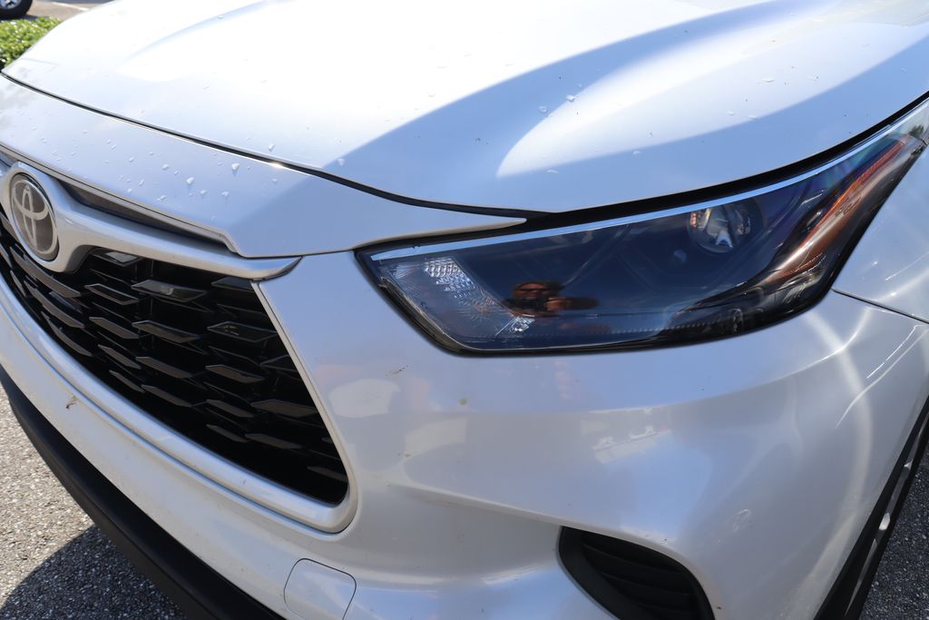 Thumbnail: 2022 Toyota Highlander - 3