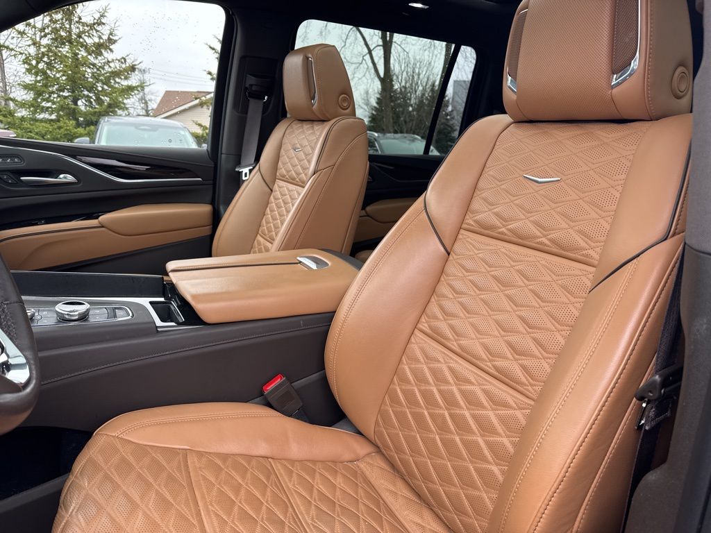 Used 2023 Black Cadillac Sport image 7