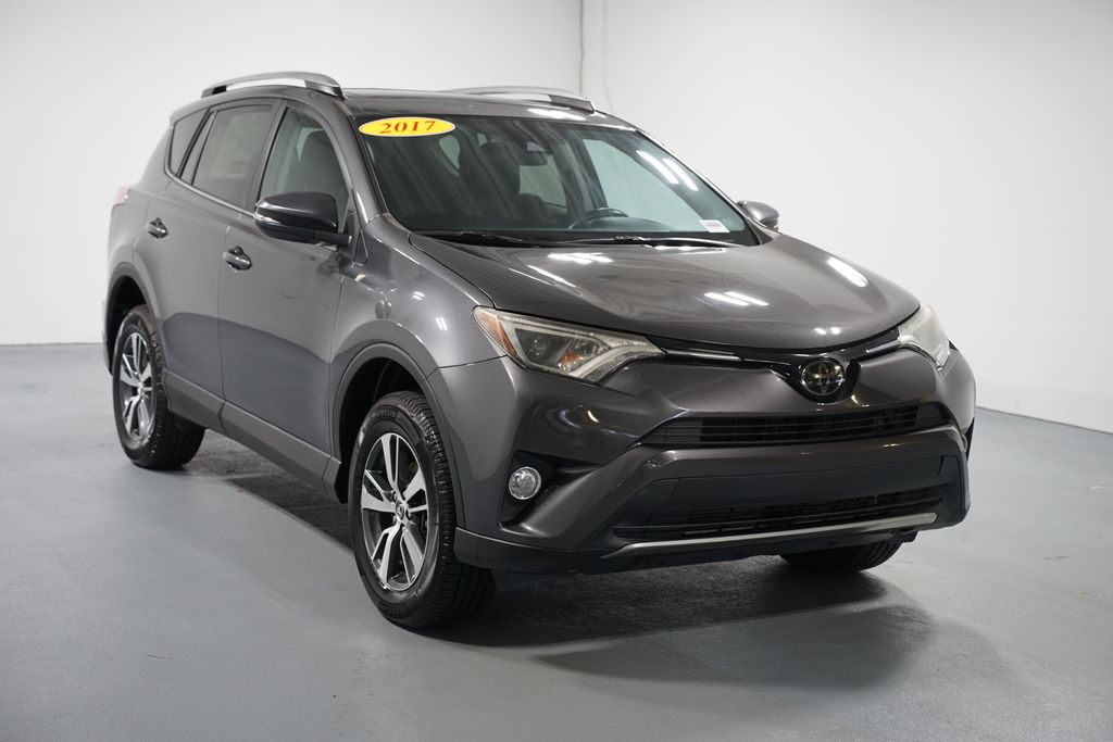 Thumbnail: 2017 Toyota RAV4 - 3