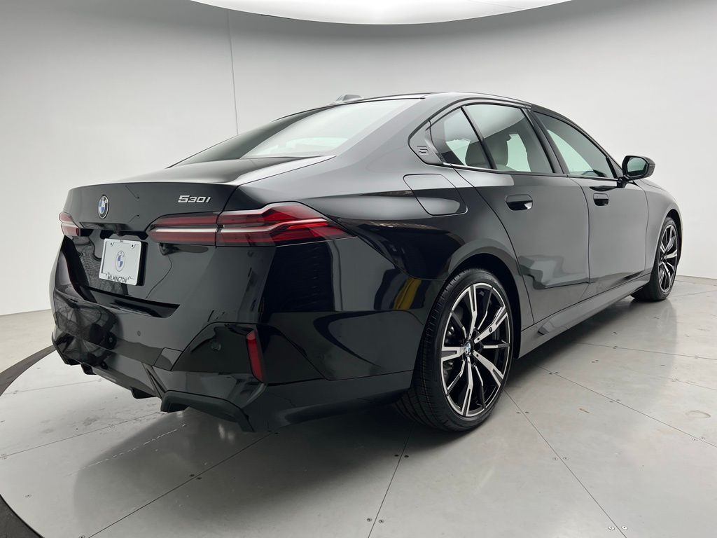 Thumbnail: 2026 BMW 5 Series - 3