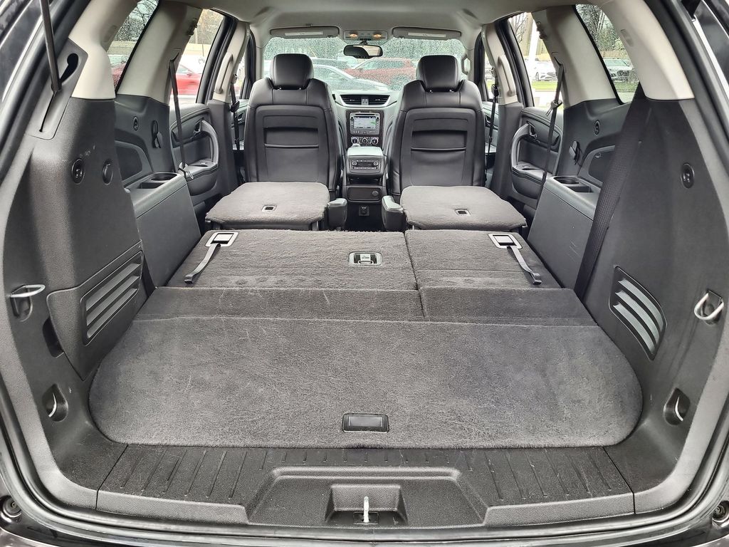 2016 Chevrolet Traverse LT 23