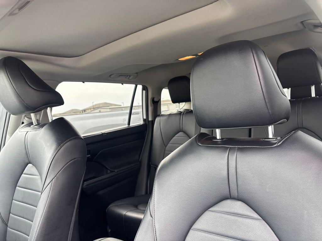 Used Car 2022 Toyota Highlander  Xle For Sale Under $30,000 In Austin, Texas