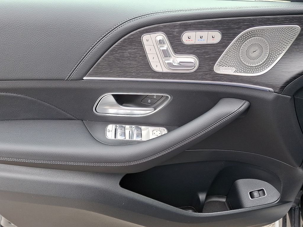 Thumbnail: 2026 Mercedes-Benz GLE - 8