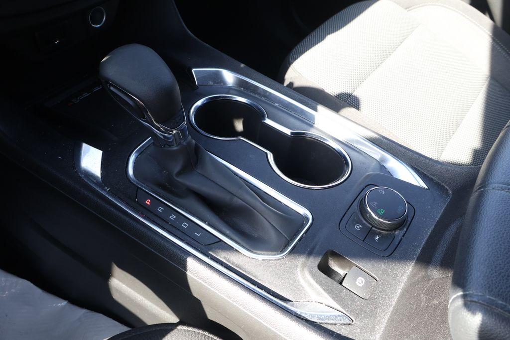 Thumbnail: 2023 Chevrolet Traverse - 25