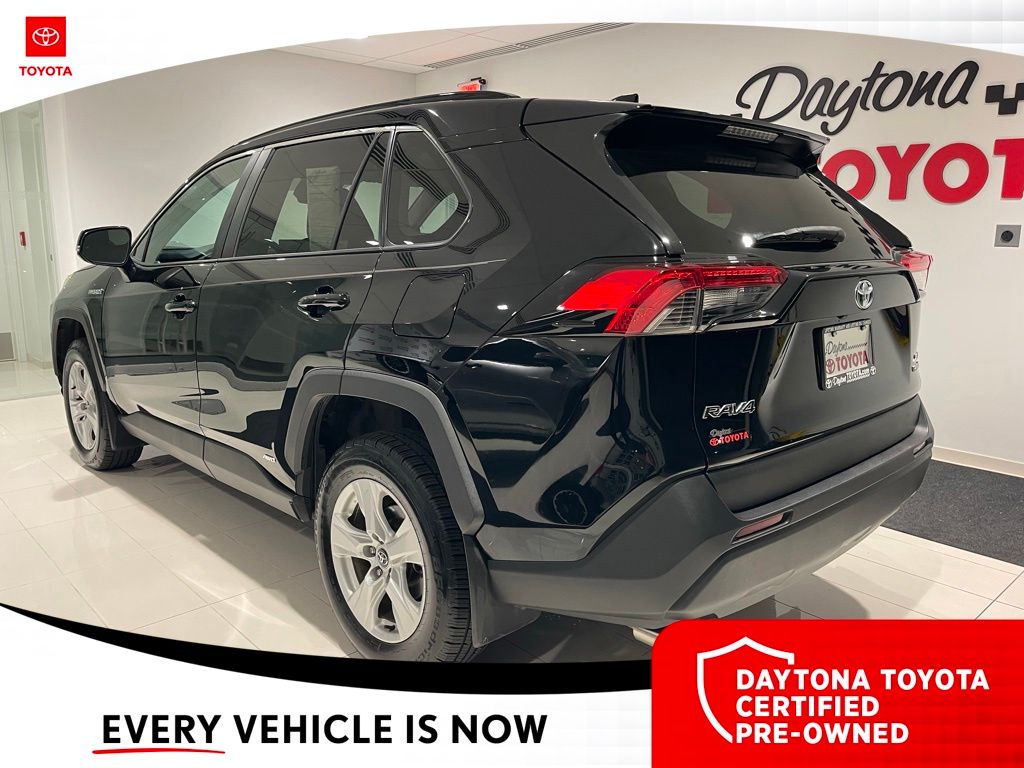 2021 Toyota RAV4 XLE - Photo 6