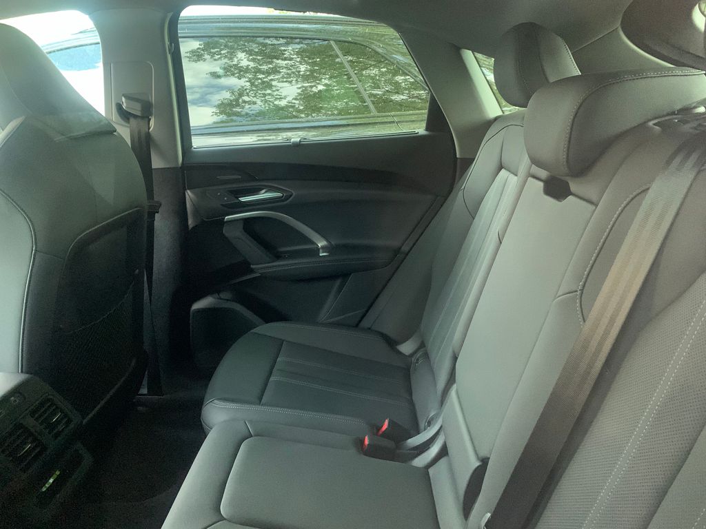 Thumbnail: 2025 Audi Q5 - 6