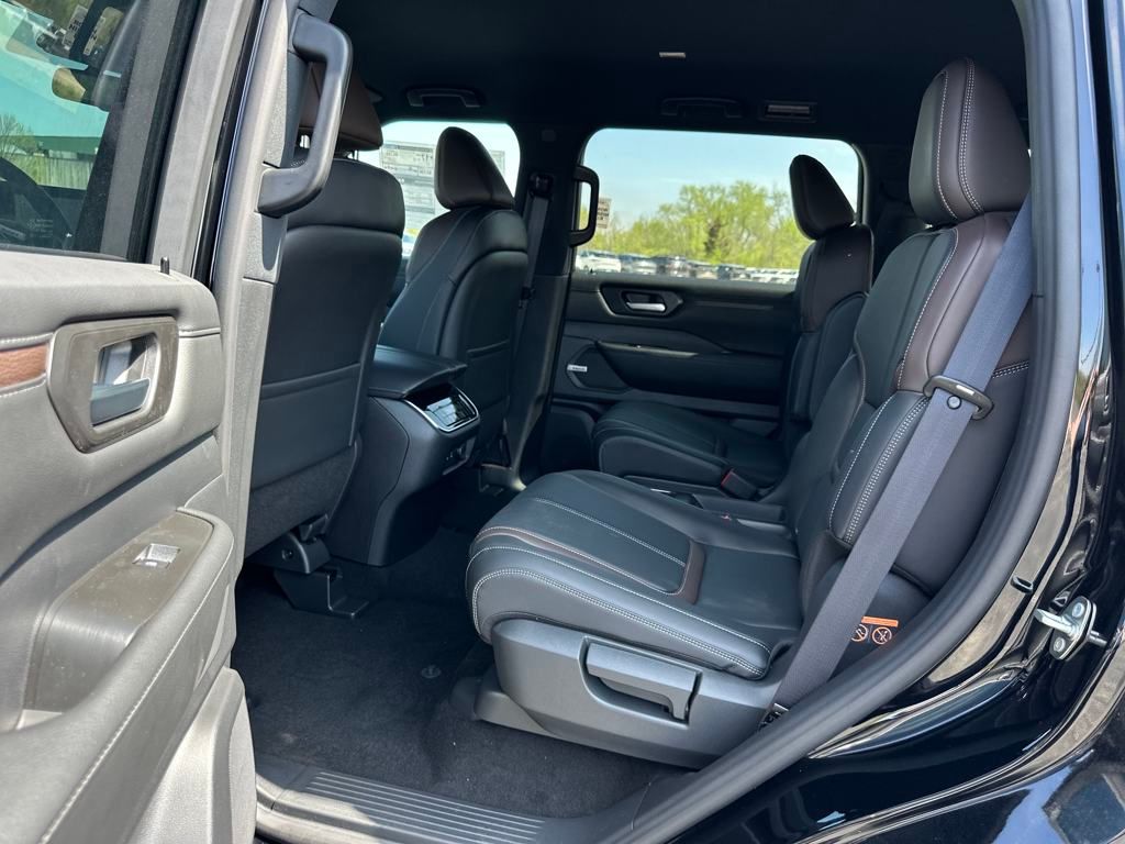 2025 Nissan Armada SL photo