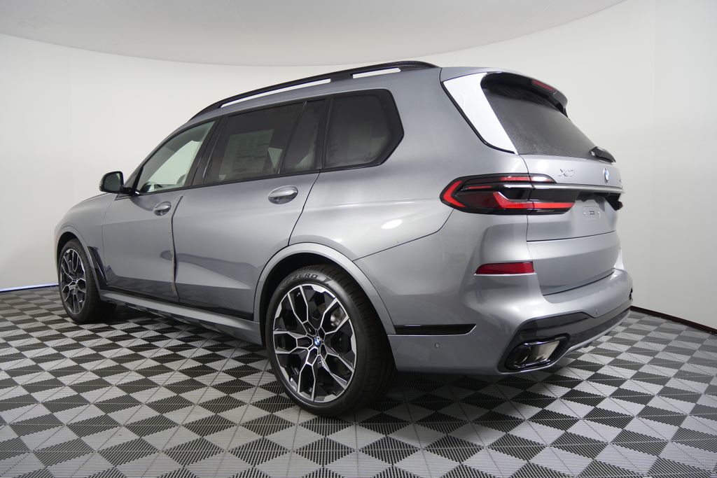 Thumbnail: 2026 BMW X7 - 5