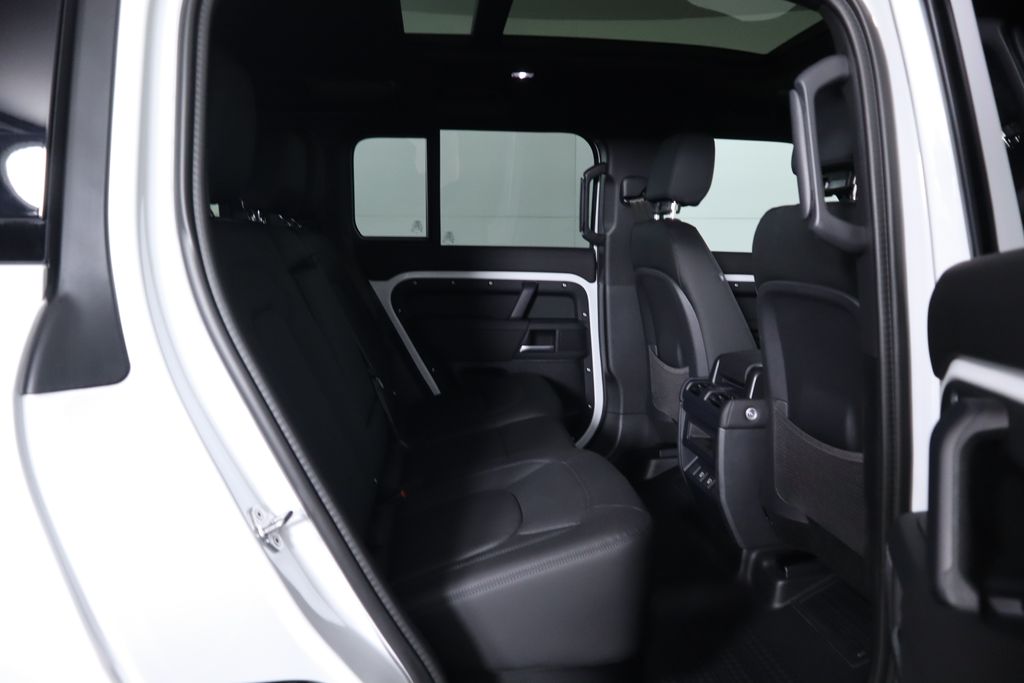 2025 Land Rover Defender 110 24