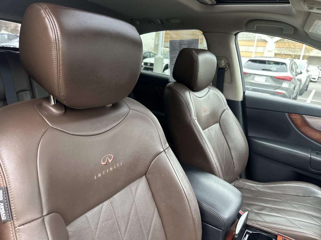 Thumbnail: 2011 INFINITI FX35 - 23