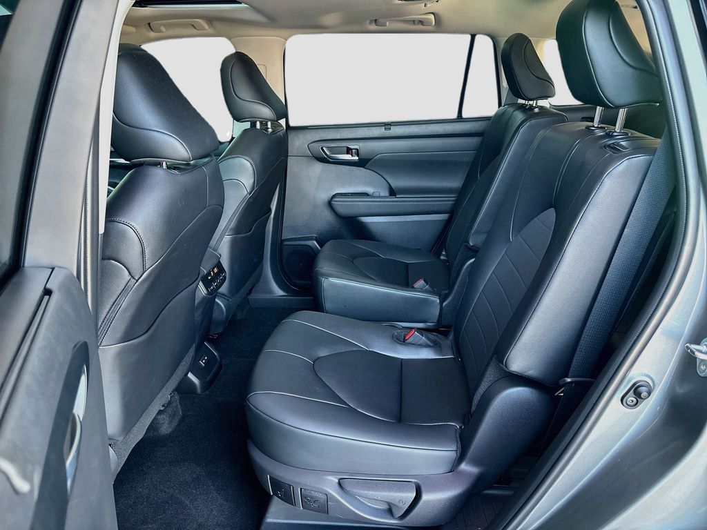 Thumbnail: 2026 Toyota Highlander - 21