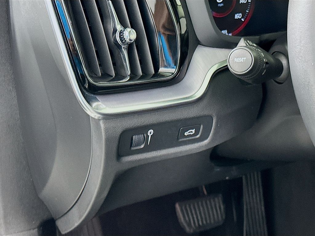 Thumbnail: 2020 Volvo S60 - 10
